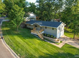 525 Oak Hill Dr, Lake Saint Louis, MO 63367