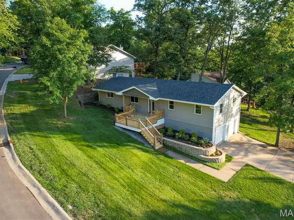 525 Oak Hill Dr, Lake Saint Louis, MO 63367