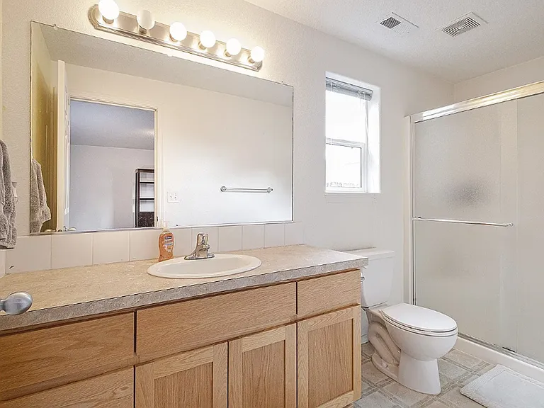 3579 NE Harvest Dr — Photo 2