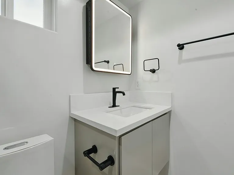 8234 Blackburn Ave #8236-1/2 — Photo 8