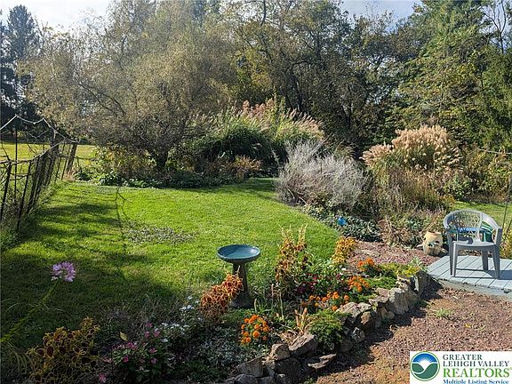 3rd image of 205 Valley View Rd