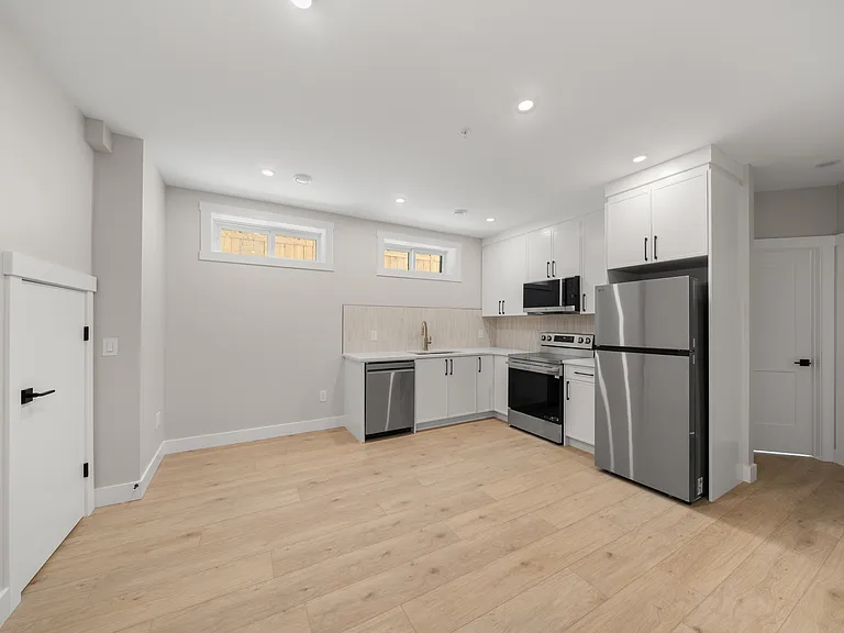1812 51st St NW #1B — Photo 4