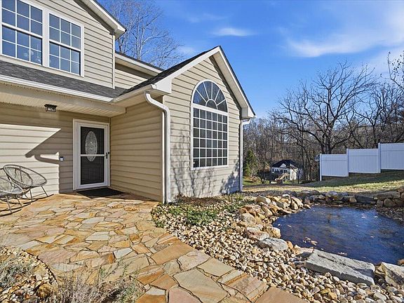 3rd image of 1970 Morewood Rd