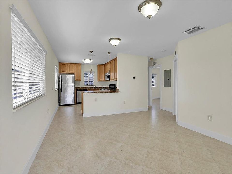 1st image of 410 SW 15th St APT 207
