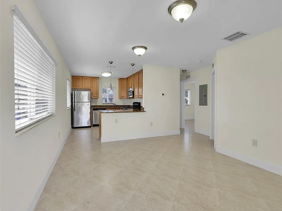 410 SW 15th St #207