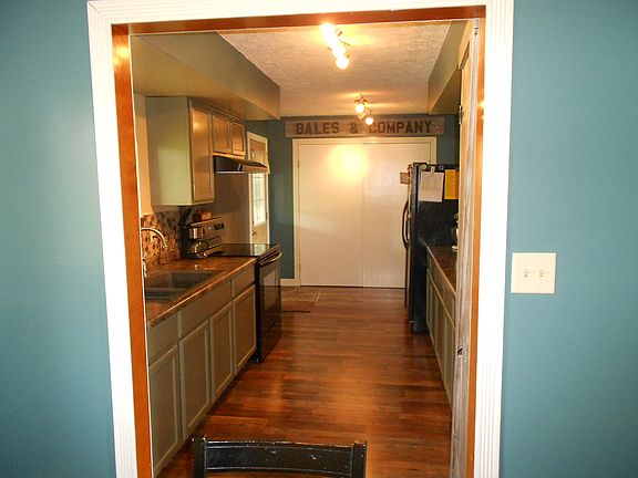 3rd image of 8051 N Hollingsworth Pl