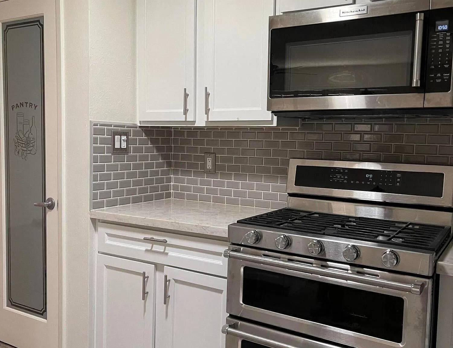3 bed, 1.5 bath, 1720 sqft, $3,200 — Photo 4
