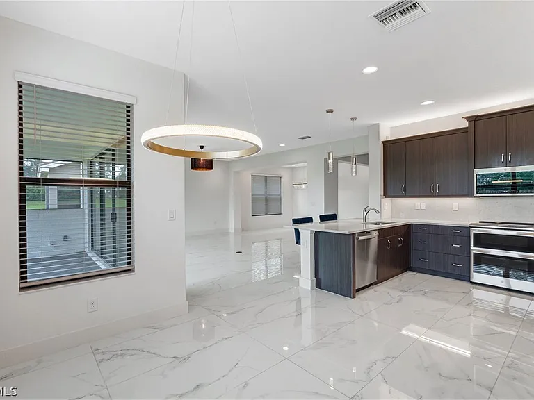 11604 Meadowrun Cir — Photo 17