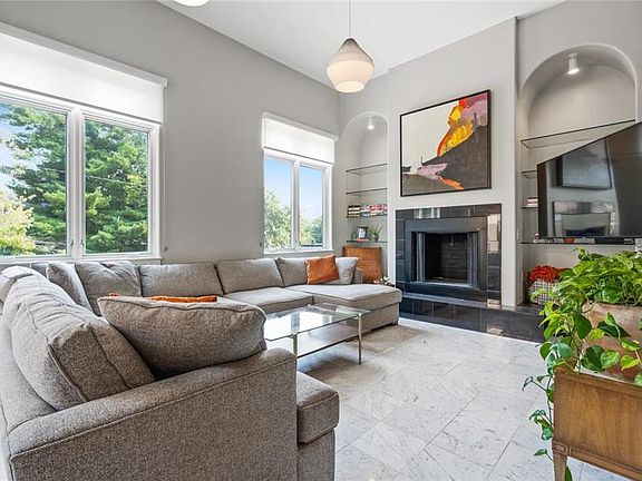 5th image of 5044 Walnut St #2