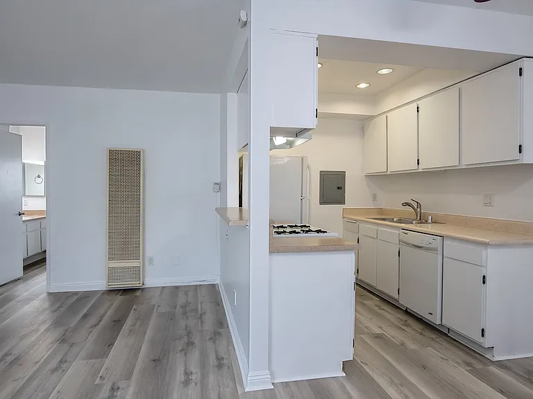 520 W. Wilson — Photo 35