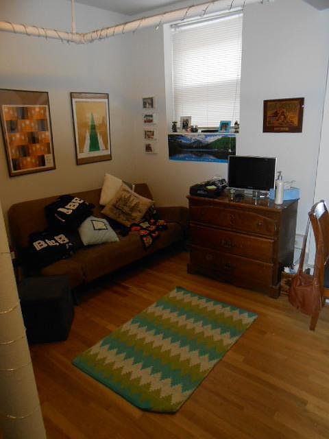1st image of 3922 Nth Pine Grv #Gdn