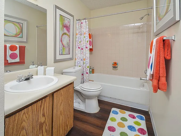Windwood Oaks Apartments — Photo 24