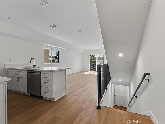 4th image of 14165 Erwin St