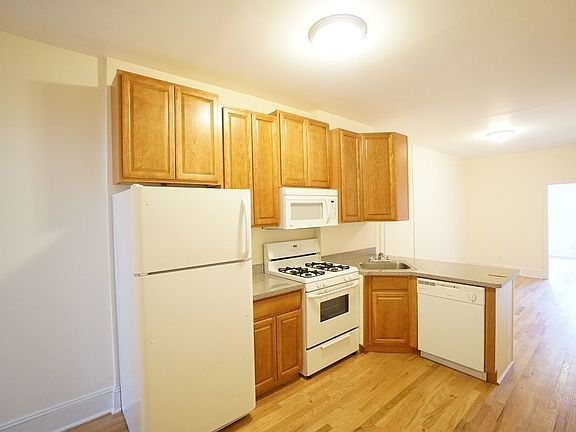 3rd image of 536 11th St #3A