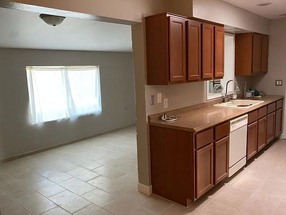 3rd image of 553 N Fraser Dr