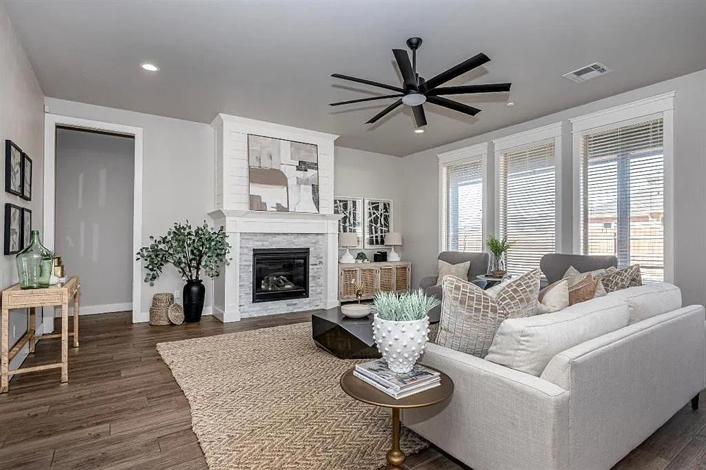 4 bed, 3.5 bath, 2838 sqft, $3,200 — Photo 2