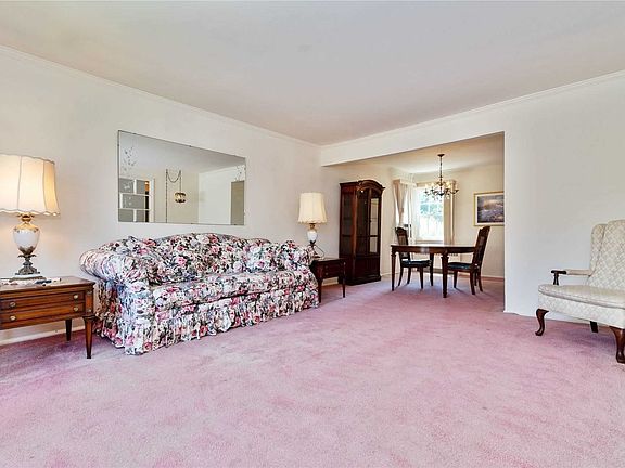 4th image of 3824 Marilyn Dr