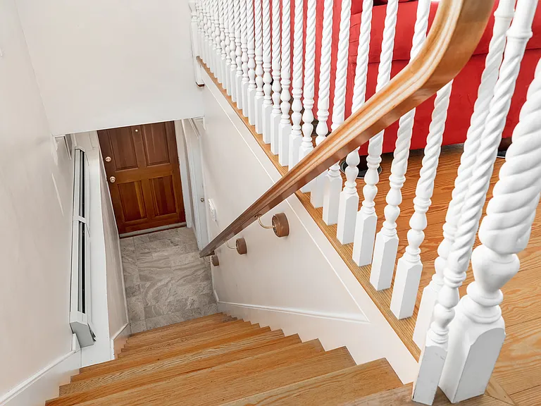 140 Community Dr — Photo 27