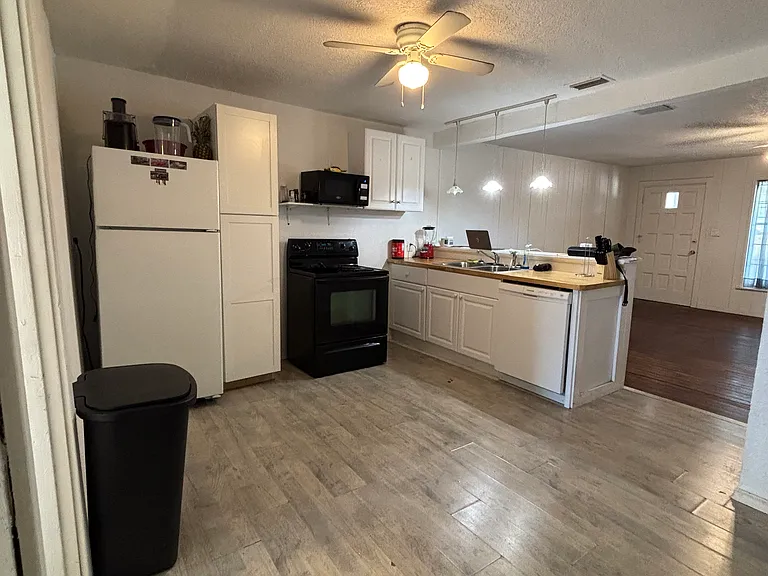 2107 Phillippi St #2 — Photo 9