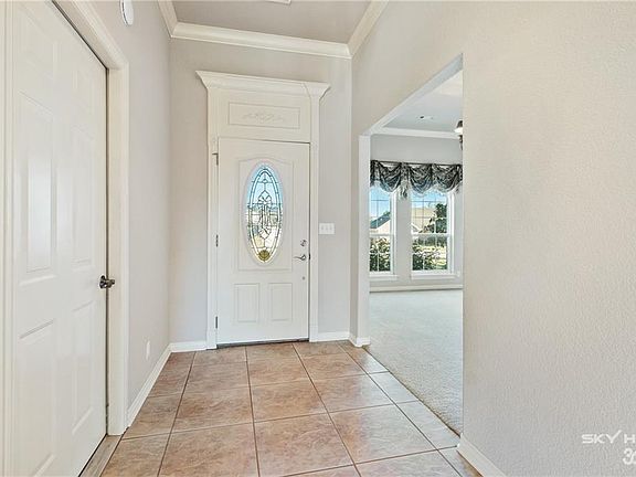 5th image of 611 Herron St