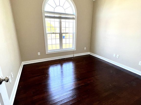 4th image of 2045 Cherrytree Ln