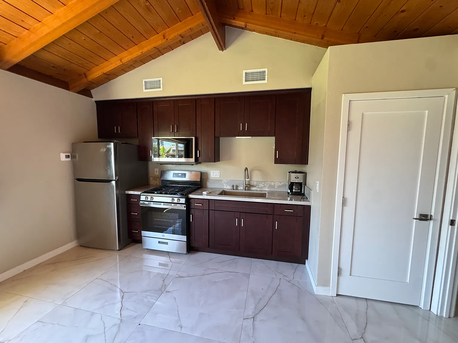 4664 Mount Frissell Dr — Photo 3