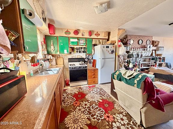 4th image of 119 E ASH Avenue
