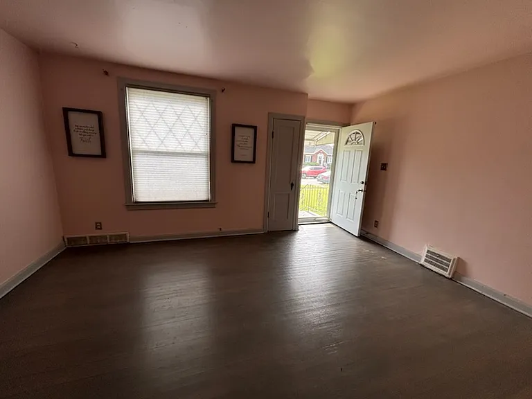 3528 Fillmore St — Photo 2