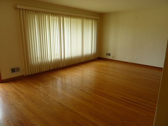 4th image of 5017 Lamb Dr