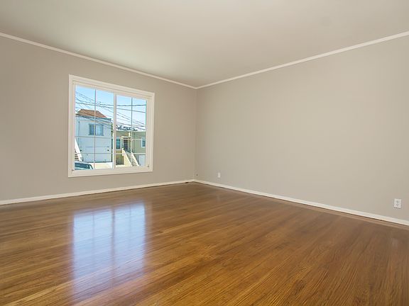 3rd image of 419 Oriente St
