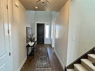 5 bed, 2.5 bath, 2973 sqft, $3,600 — Photo 2