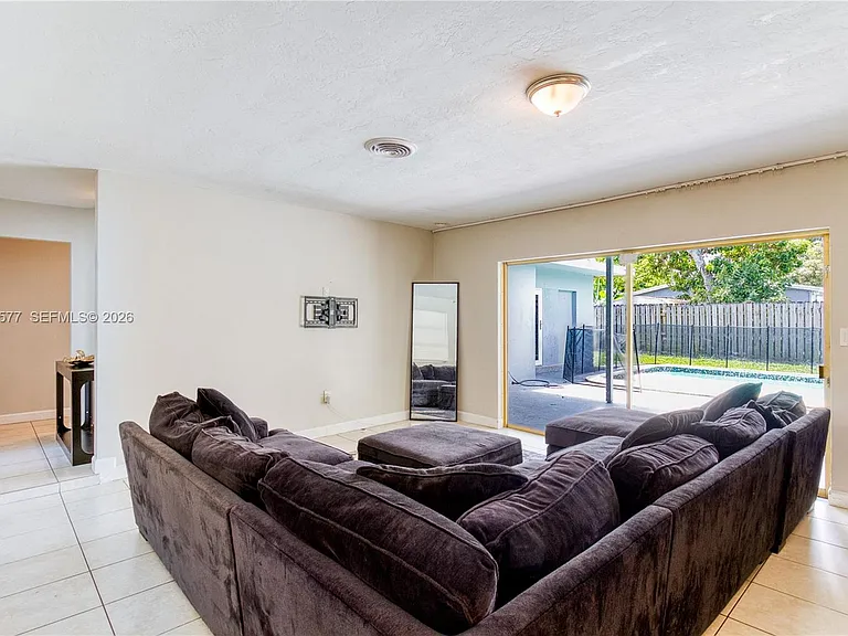 6620 NW 21st Ct — Photo 8