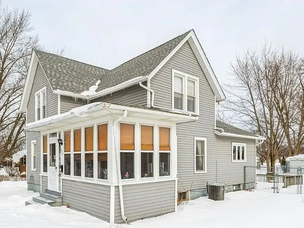 326 N Sycamore St, Genoa, IL 60135