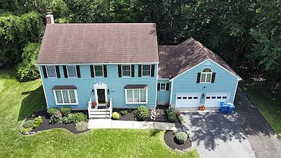 4 bed, 2.5 bath, 2384 sqft, $6,000 — Photo 3