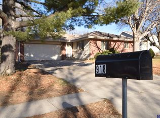 918 Irving St, Lincoln, NE 68521