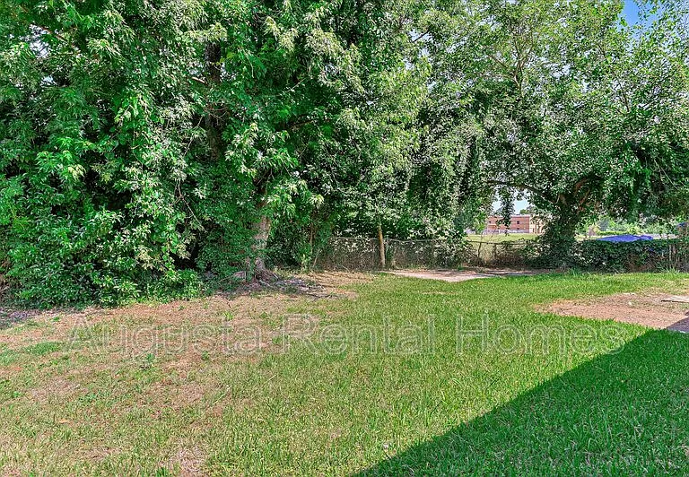 329 E View Dr — Photo 31