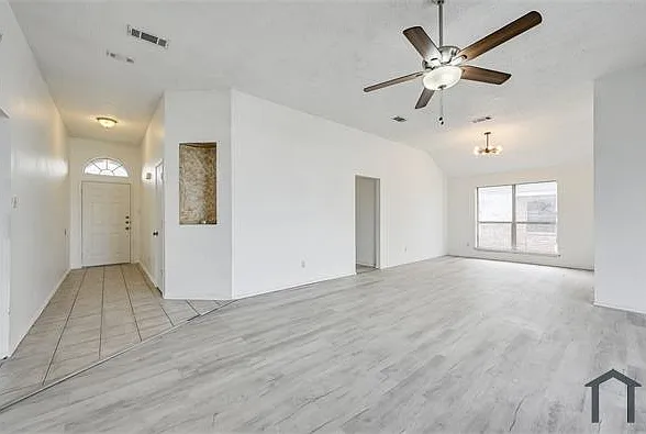 809 Elbe Dr — Photo 4