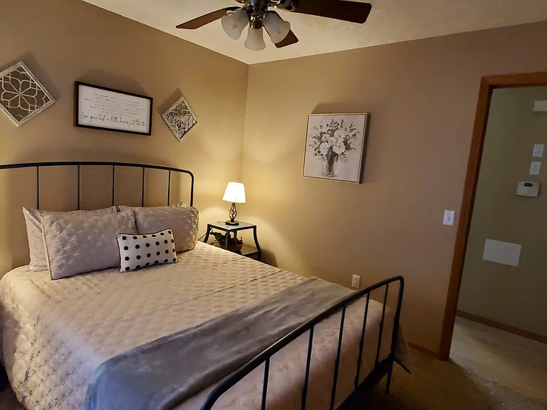 4453 W Portland St — Photo 13