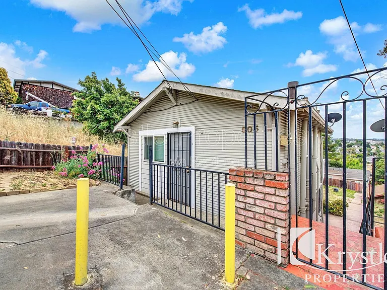 505 Hichborn St #B — Photo 4