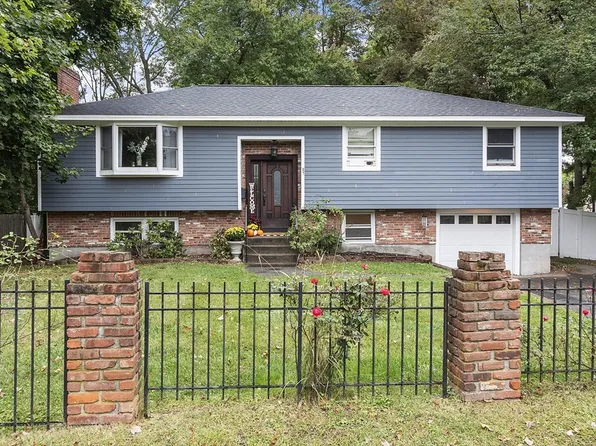 65 Country Ln, Marlborough, MA 01752