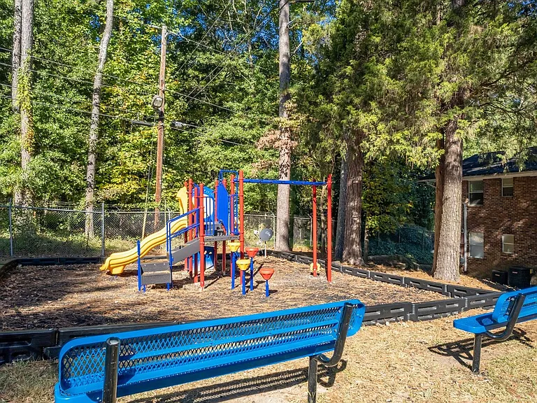 Cascade Oaks Apartments — Photo 18