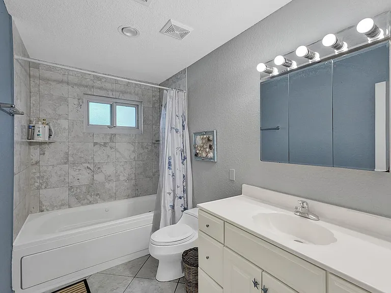 4549 SW 35th Ave — Photo 14