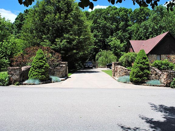 3rd image of 781 Kevington Dr