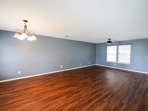 5th image of 8 Willow Lakes Dr