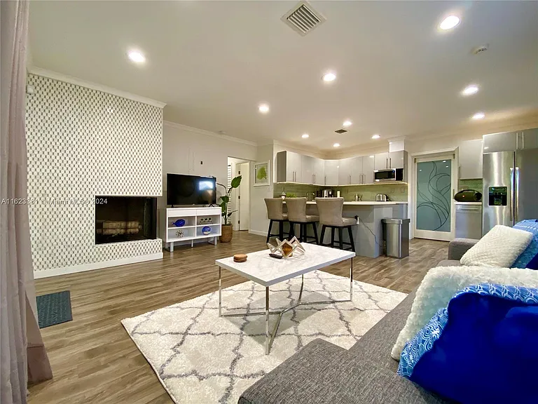 1119 NW 7th Ave — Photo 11