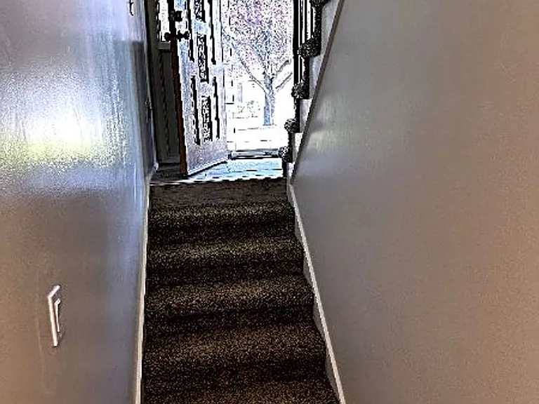 1102 E Sleepy Hollow Ln — Photo 10