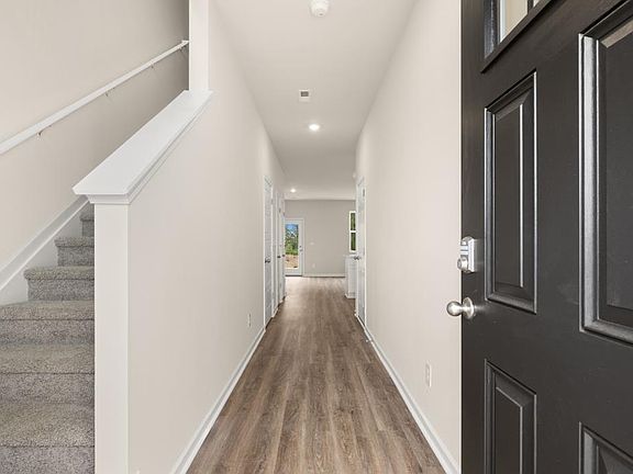 5th image of 200 Kenmore Cir