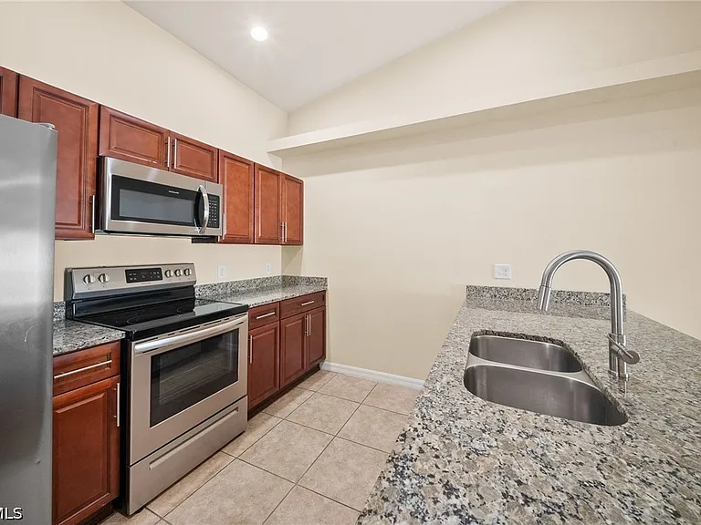 2820 SW 7th Pl — Photo 13
