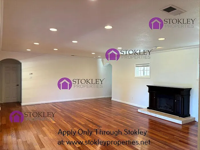 3 bed, 2.0 bath, 1816 sqft, $4,295 — Photo 4