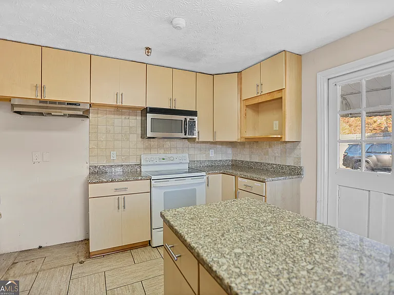 492 Pine Rd — Photo 29